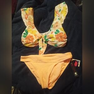 Time & Tru Floral Top (M) & No Boundaries Textured Bottoms (LG) Set